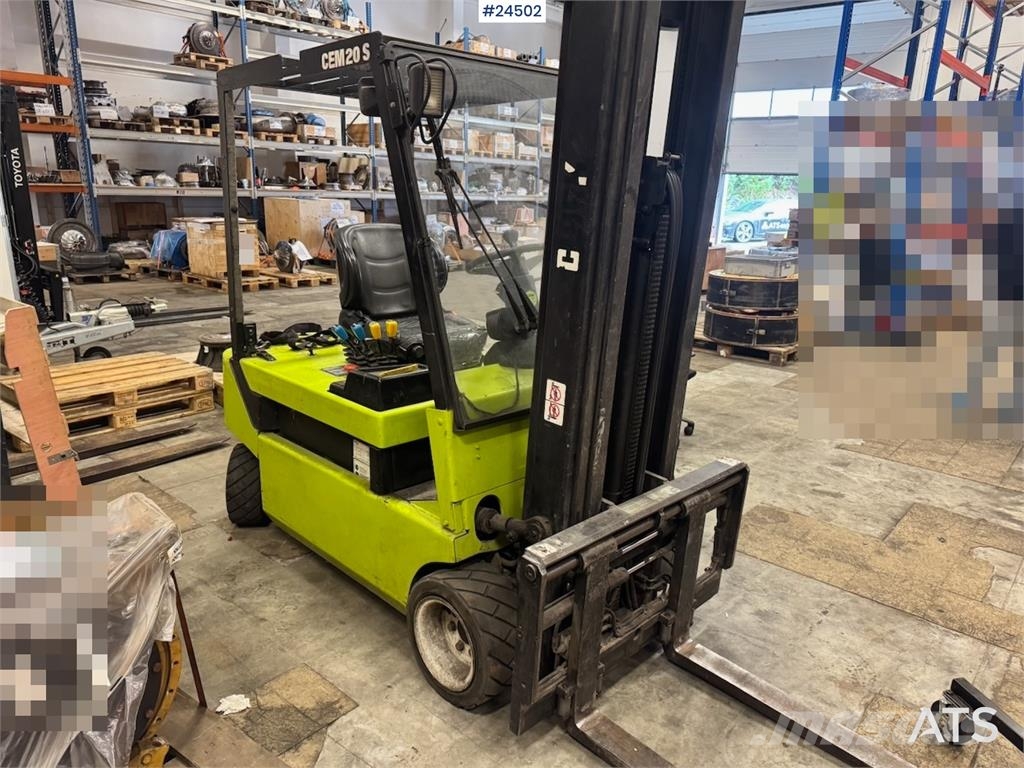 Clark CEM20S Forklift – Requires New Battery Akumulátorové vozíky
