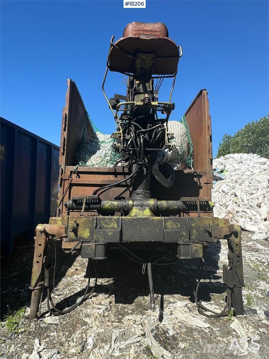 Container w/ Logilift 7.5 t/m crane. Sonstige Baumaschinen