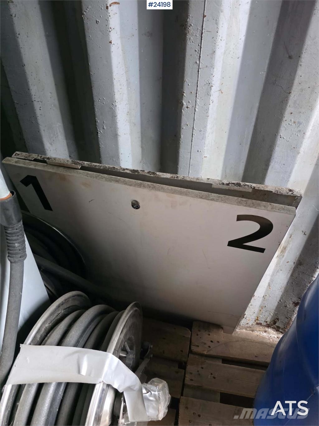  Container with 2 Tanks of 5000 Litres Each معدات البناء - غير ذلك