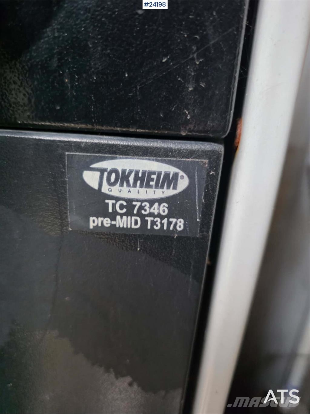  Container with 2 Tanks of 5000 Litres Each معدات البناء - غير ذلك