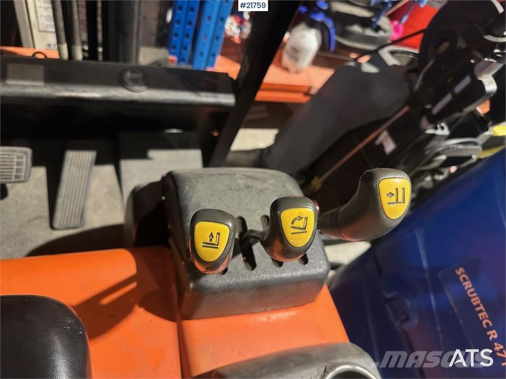Daewoo B20T truck w/ 4.5 m lift height Electric forklifts