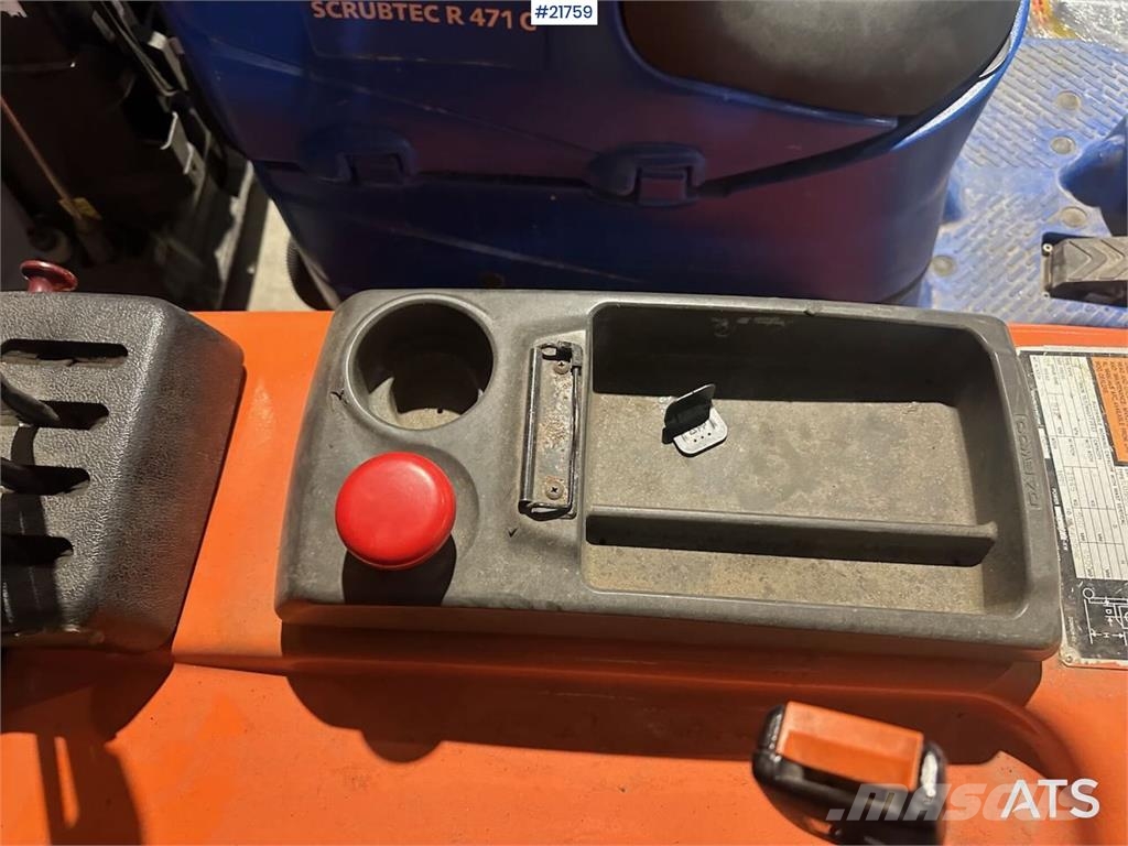 Daewoo B20T truck w/ 4.5 m lift height Electric forklifts