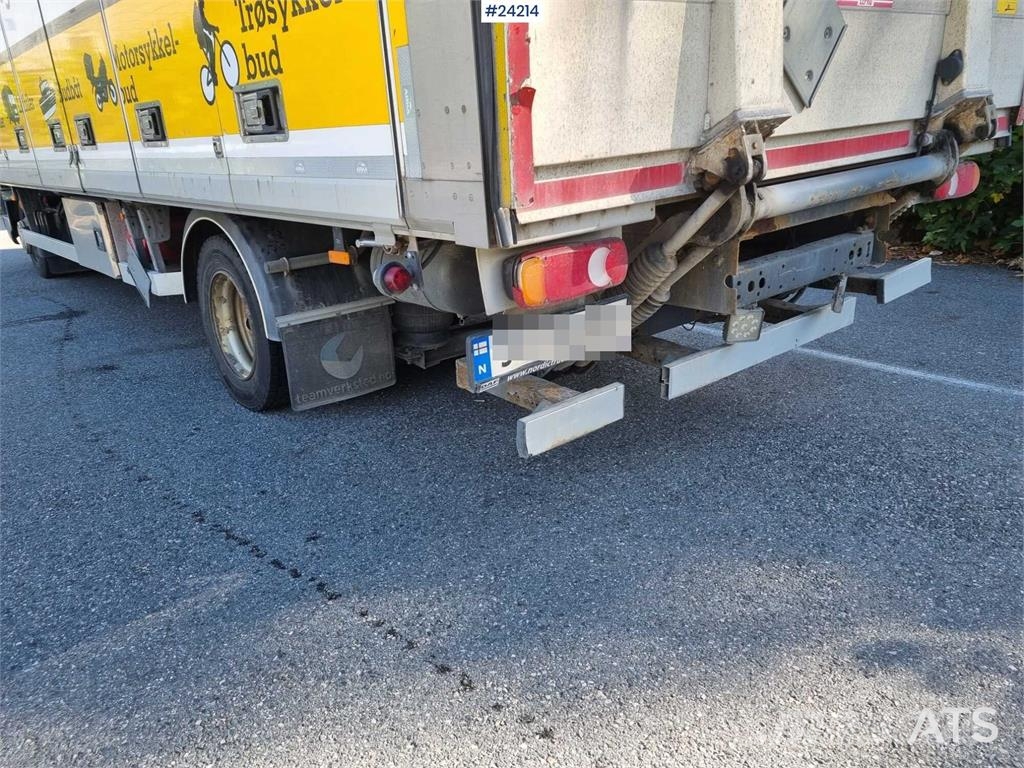 DAF LF 180 FA with side opening and lift Skříňová nástavba