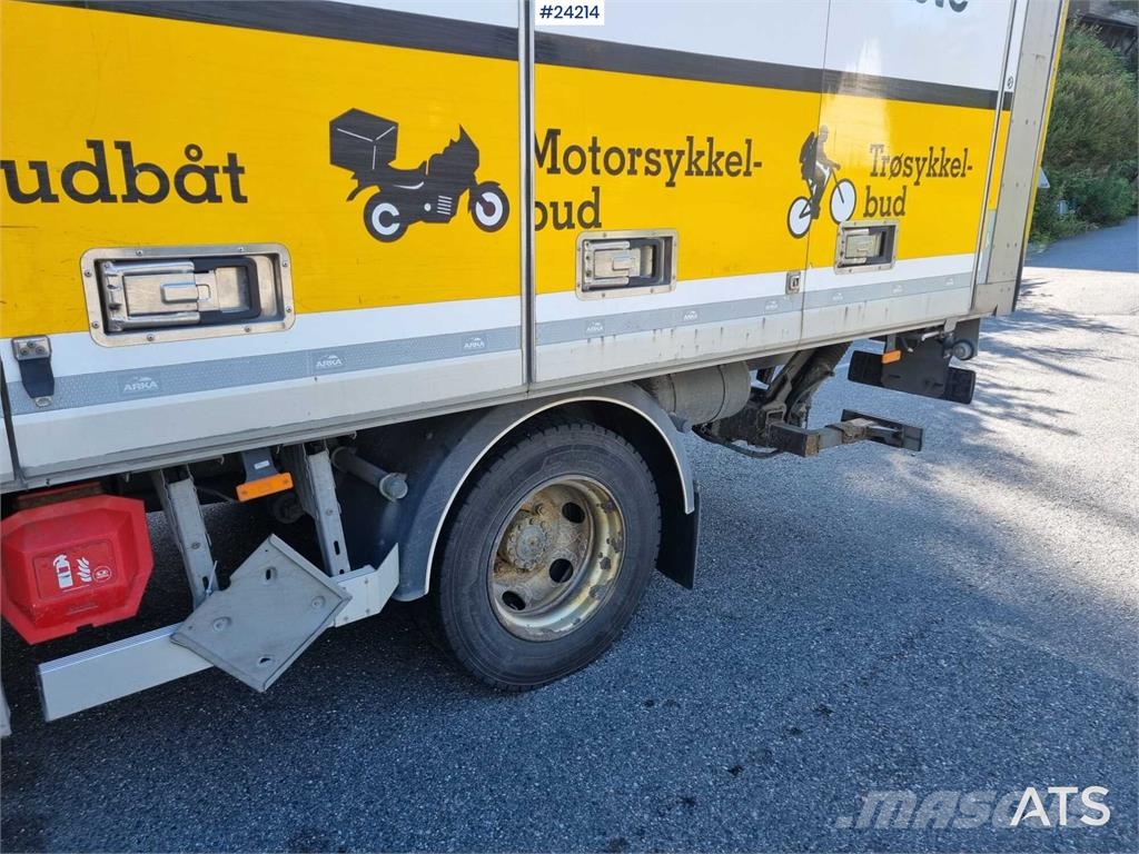 DAF LF 180 FA with side opening and lift Skříňová nástavba