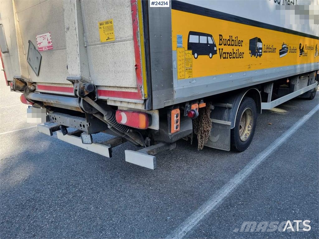 DAF LF 180 FA with side opening and lift Skříňová nástavba