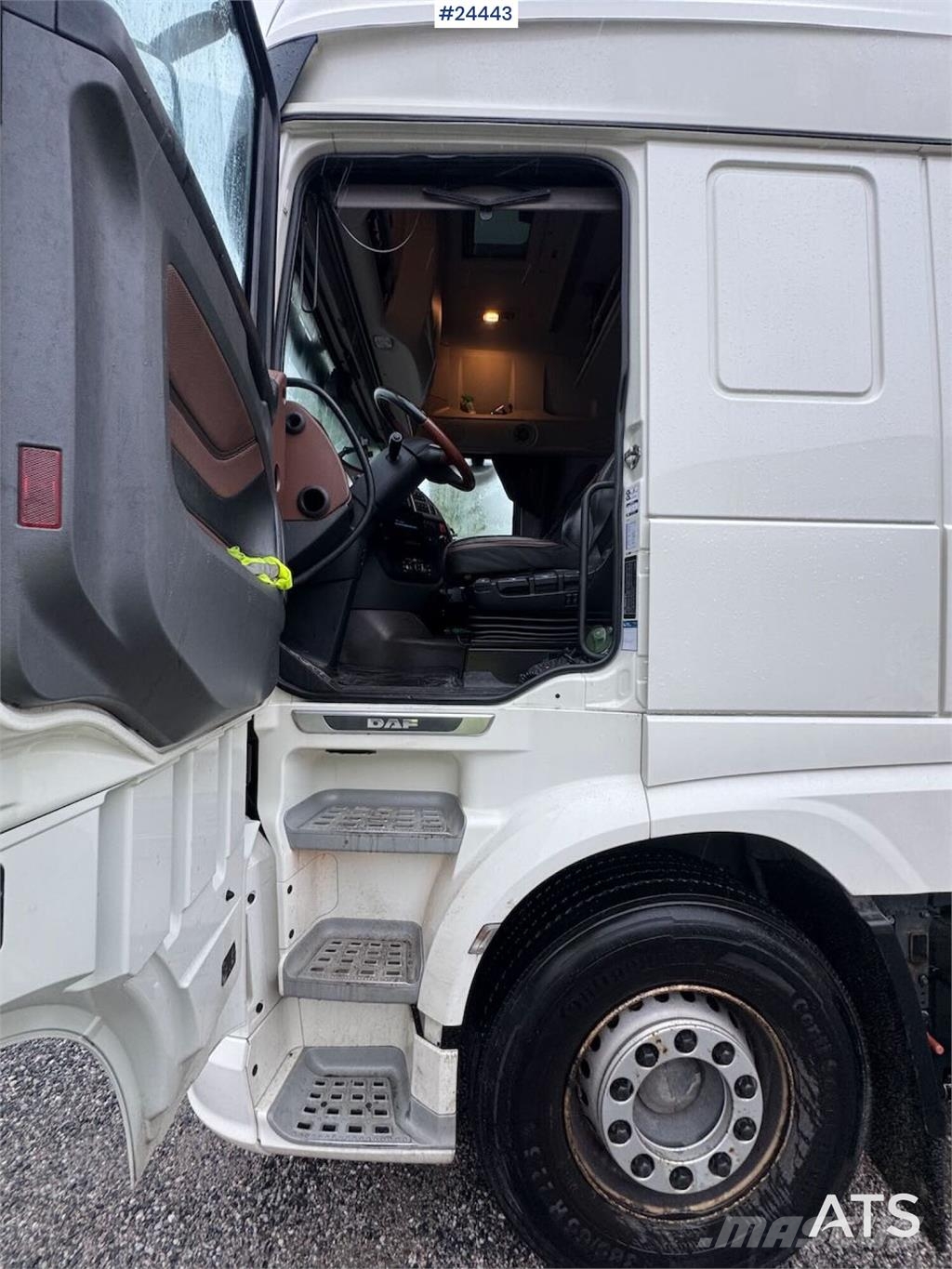 DAF XF530 6x4 Tractor Unit with Ekeri Box Semi-Trailer Vilcēji