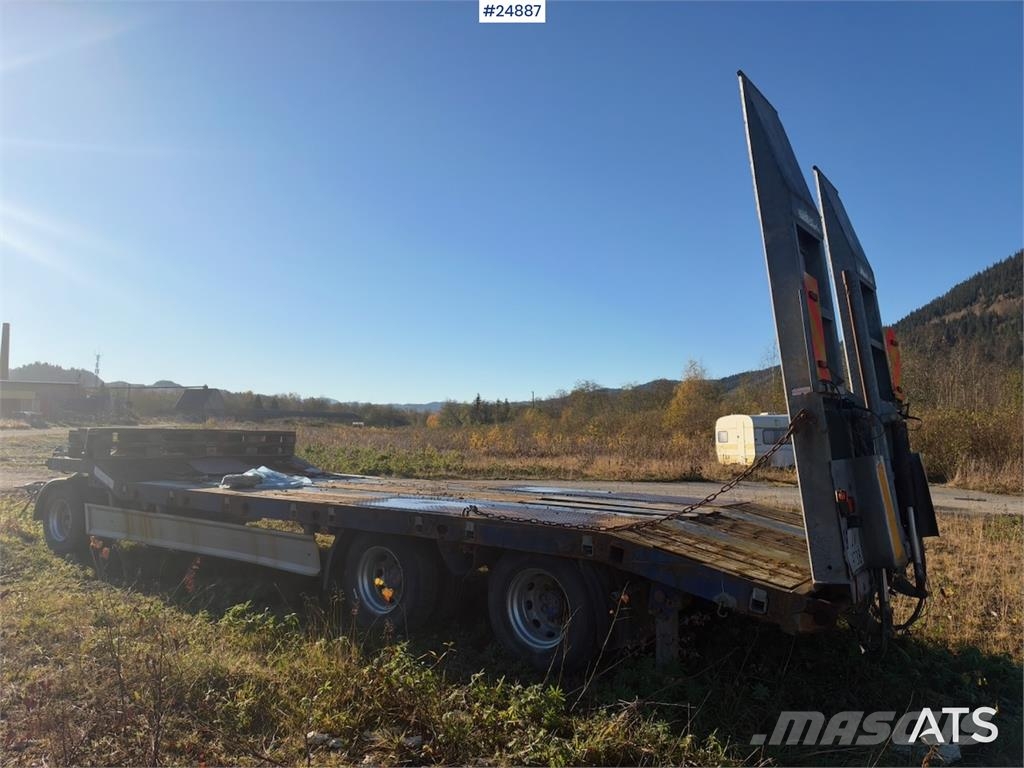 Damm machinery trailer with hydraulic ramps – Delivered Remorque surbaissée