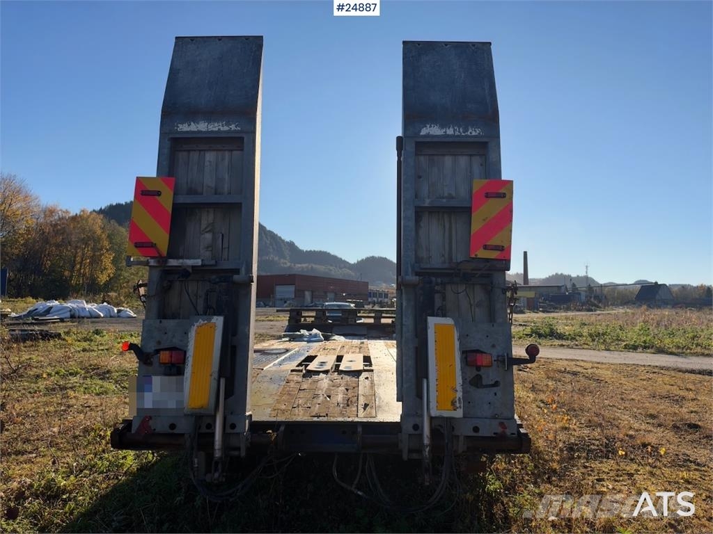 Damm machinery trailer with hydraulic ramps – Delivered Remorque surbaissée