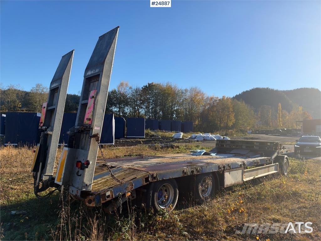 Damm machinery trailer with hydraulic ramps – Delivered Remorque surbaissée