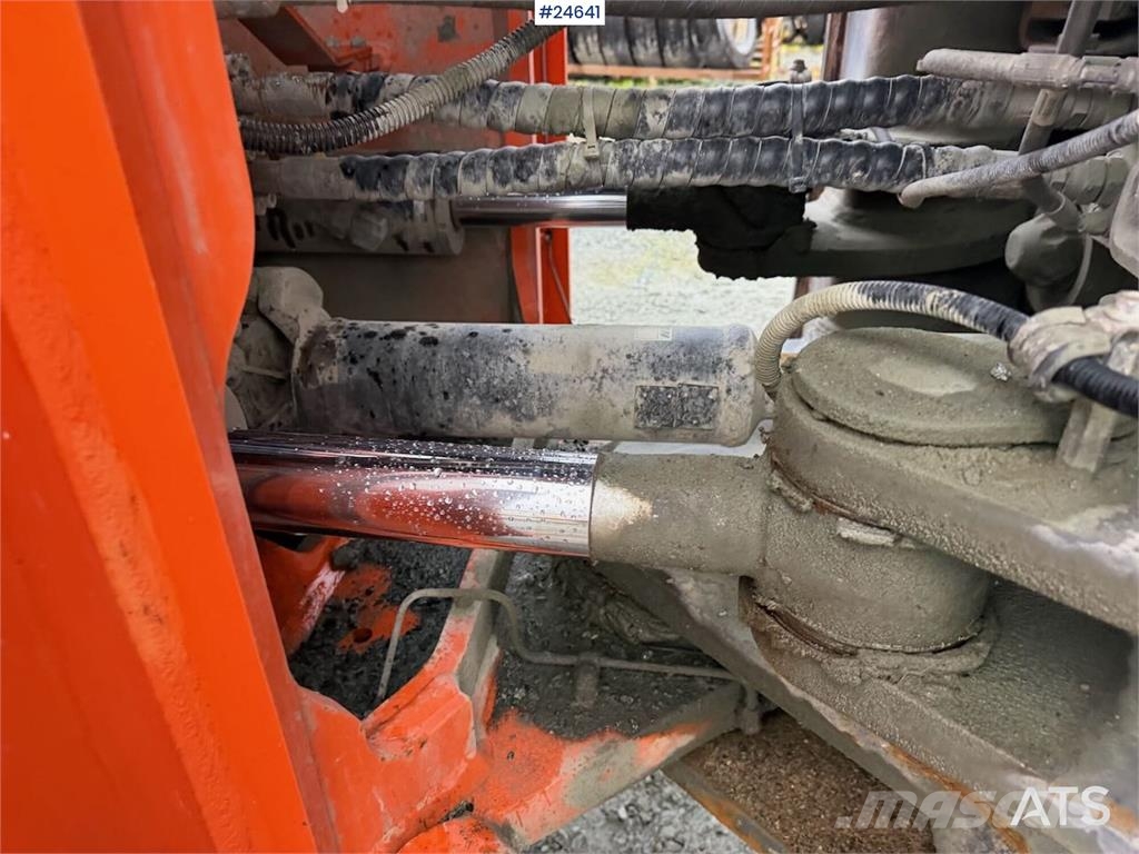 Doosan DL550-5 wheel loader with scale, bucket, and new t Hjullastere