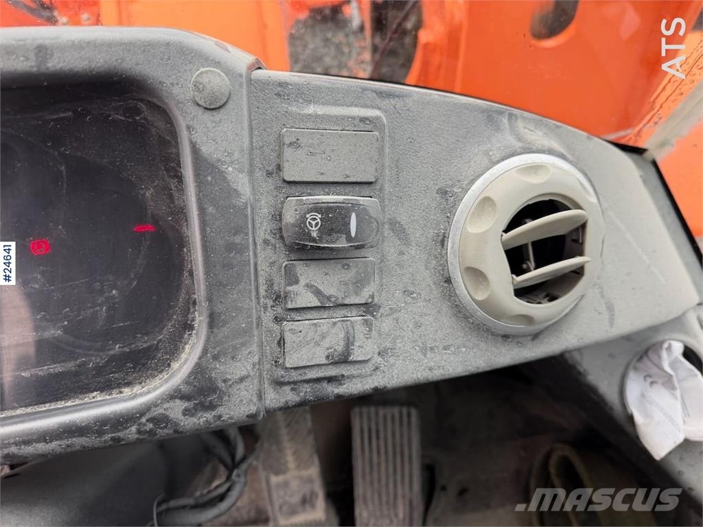 Doosan DL550-5 wheel loader with scale, bucket, and new t Hjullastere