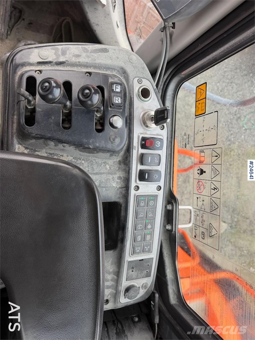 Doosan DL550-5 wheel loader with scale, bucket, and new t Hjullastere