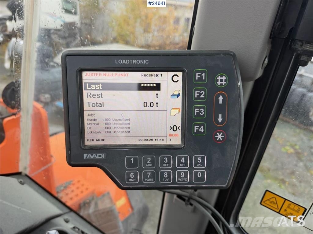 Doosan DL550-5 wheel loader with scale, bucket, and new t Hjullastere