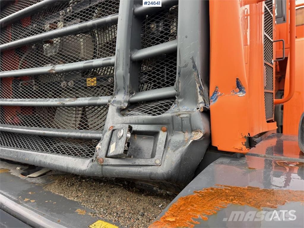Doosan DL550-5 wheel loader with scale, bucket, and new t Hjullastere