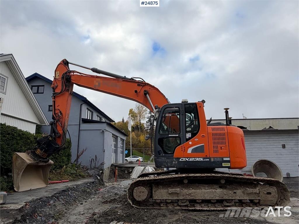 Doosan DX235LCR-5 Crawler Excavator – Tiltrotator, 2 Buck Pelle sur chenilles