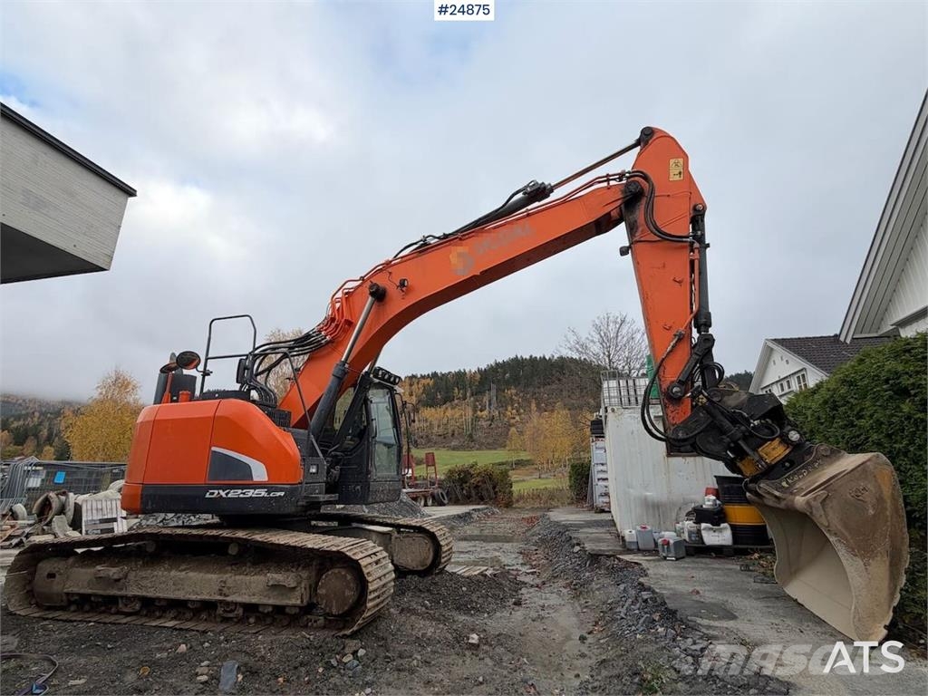 Doosan DX235LCR-5 Crawler Excavator – Tiltrotator, 2 Buck Pelle sur chenilles