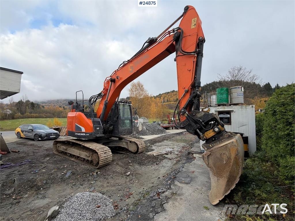 Doosan DX235LCR-5 Crawler Excavator – Tiltrotator, 2 Buck Pelle sur chenilles