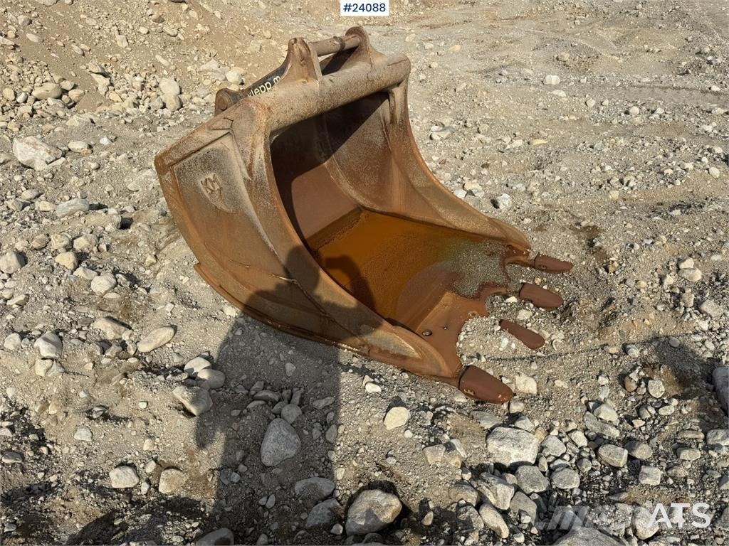 Doosan DX300 LC-5 excavator with digging bucket Rupsgraafmachines
