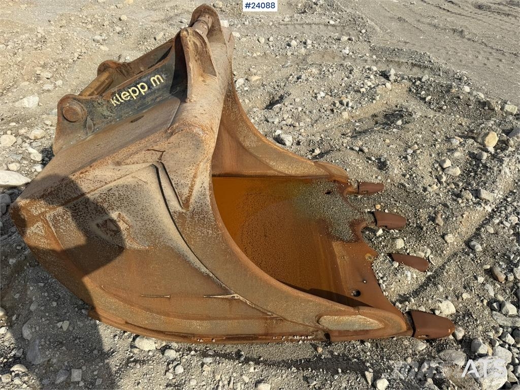 Doosan DX300 LC-5 excavator with digging bucket Rupsgraafmachines