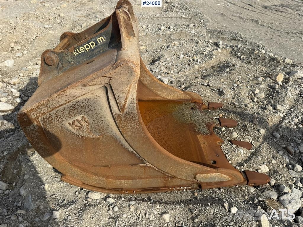 Doosan DX300 LC-5 excavator with digging bucket Rupsgraafmachines