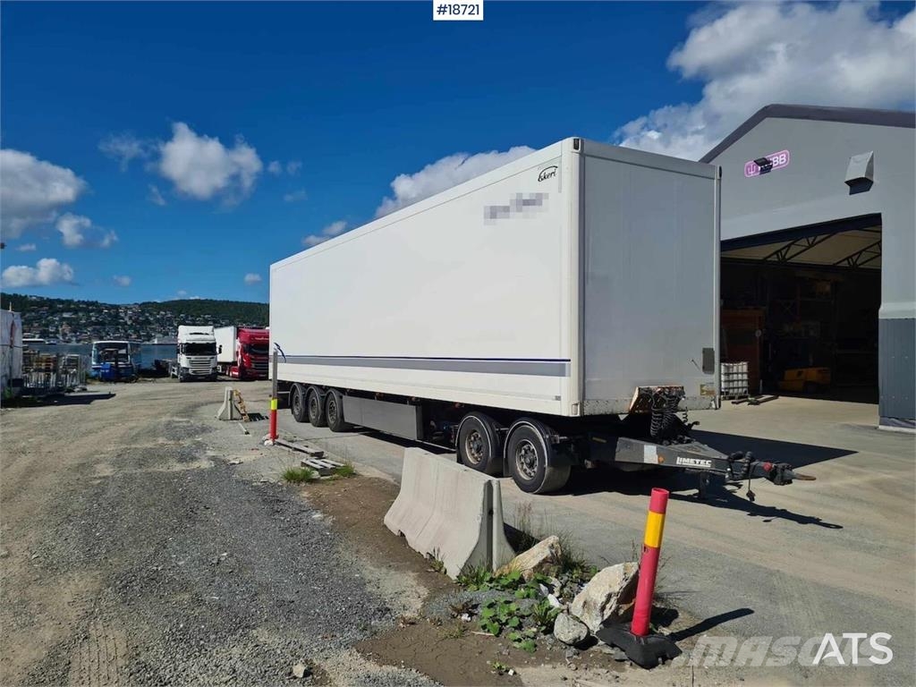 Ekeri 3-axle cabinet semitrailer w/ full side opening. نصف مقطورات ذات هيكل صندوقي
