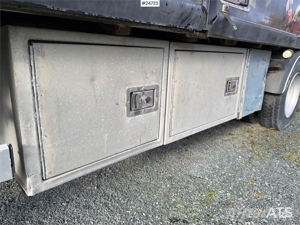 Ekeri Box semi-trailer with aluminium ramps Andre semitrailere