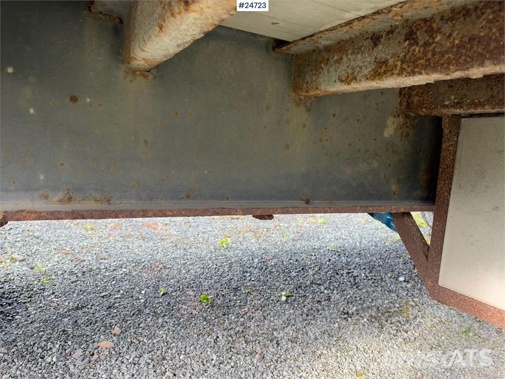 Ekeri Box semi-trailer with aluminium ramps Andre semitrailere