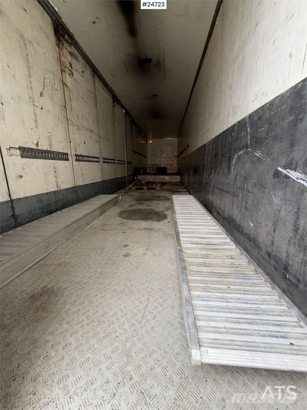 Ekeri Box semi-trailer with aluminium ramps Andre semitrailere