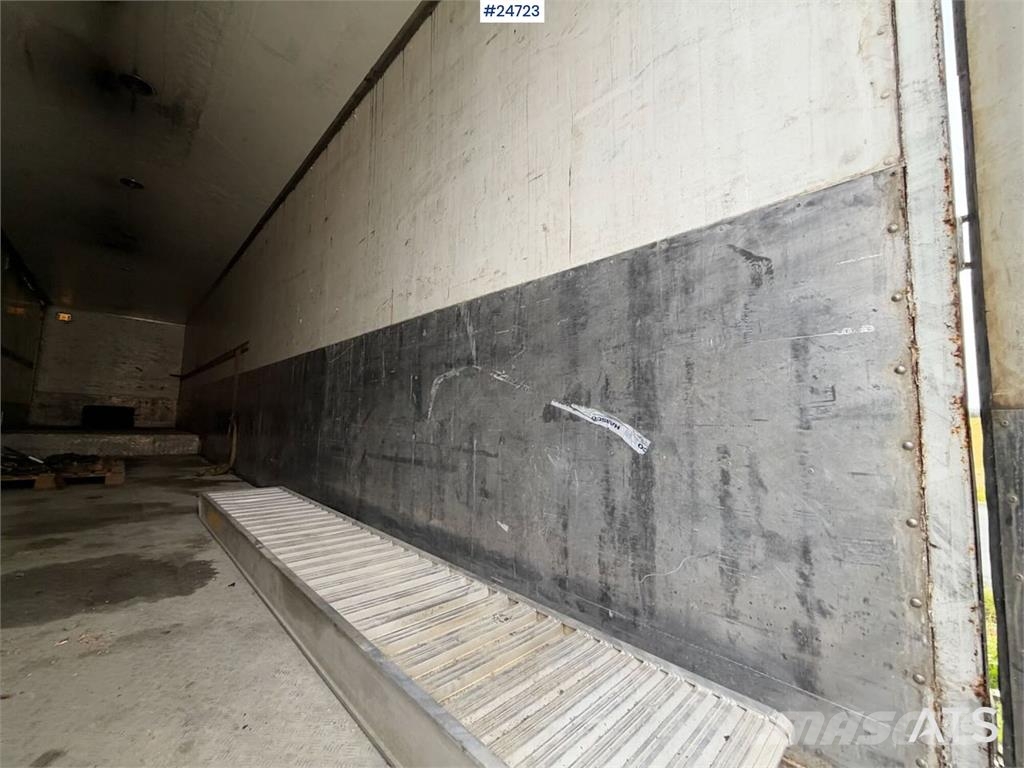Ekeri Box semi-trailer with aluminium ramps Andre semitrailere