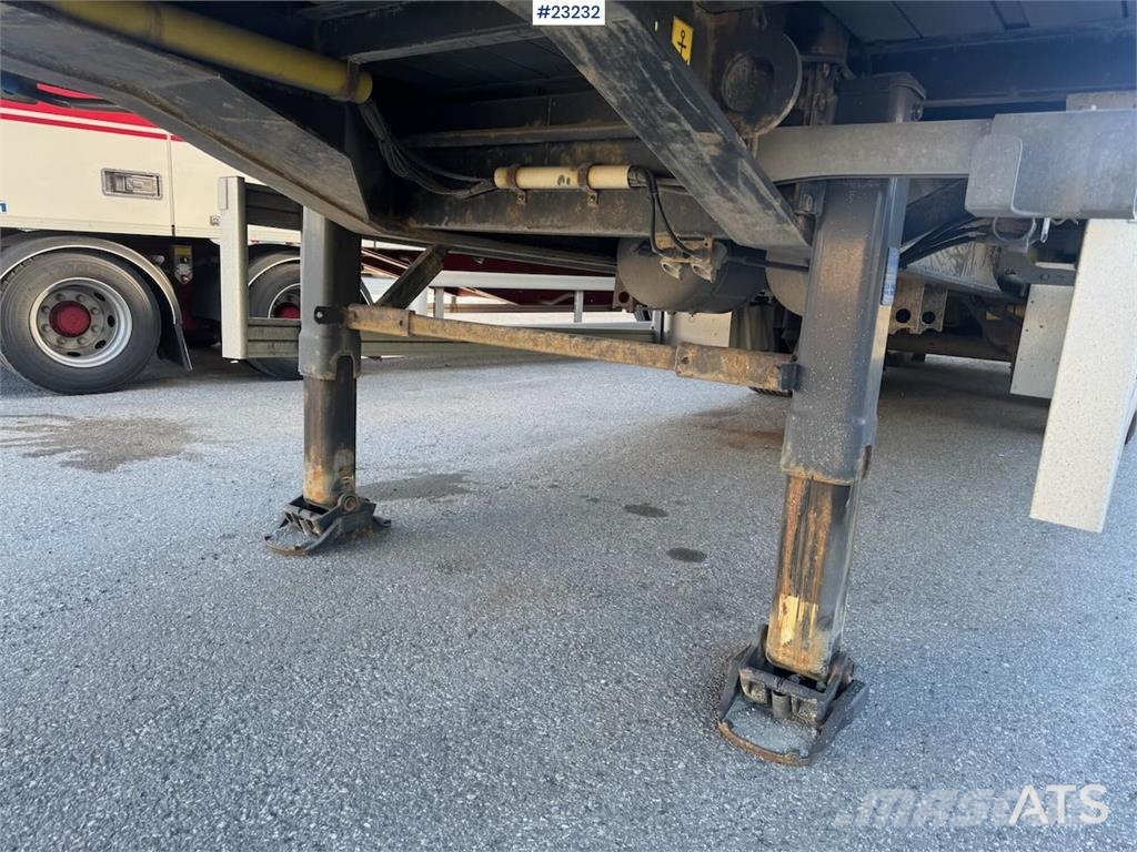 Ekeri box semi-trailer with full side opening and lift نصف مقطورات ذات هيكل صندوقي