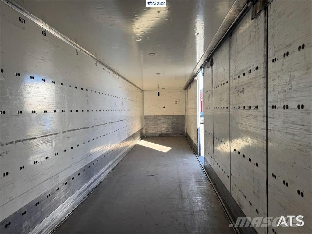 Ekeri box semi-trailer with full side opening and lift نصف مقطورات ذات هيكل صندوقي