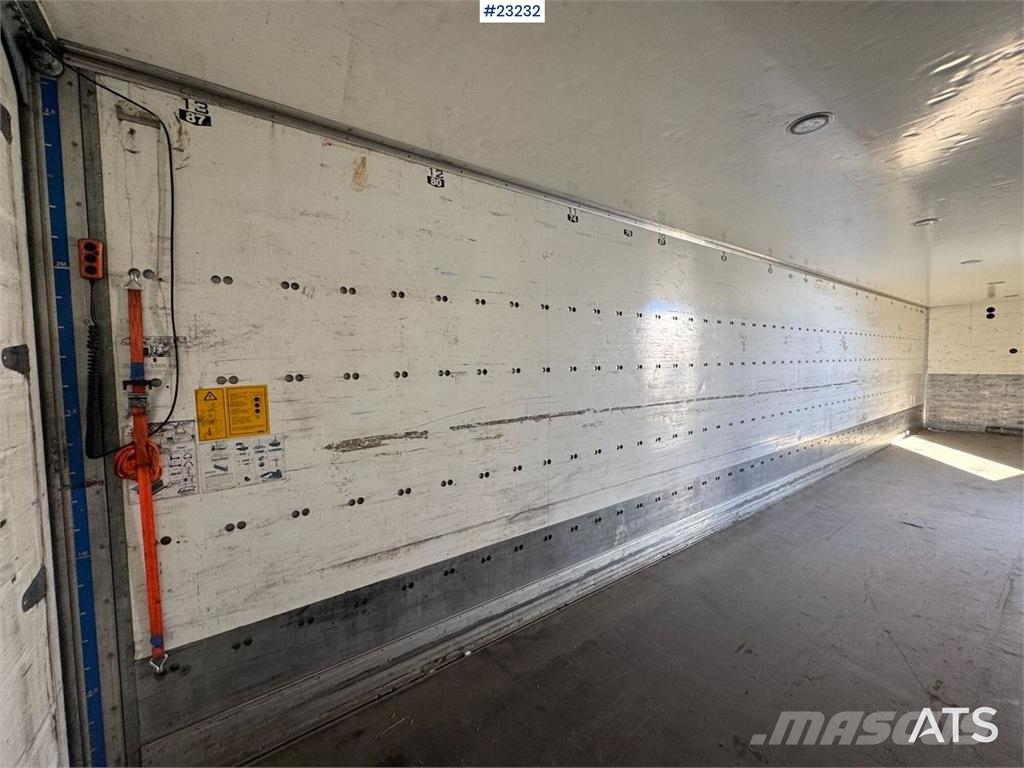 Ekeri box semi-trailer with full side opening and lift نصف مقطورات ذات هيكل صندوقي