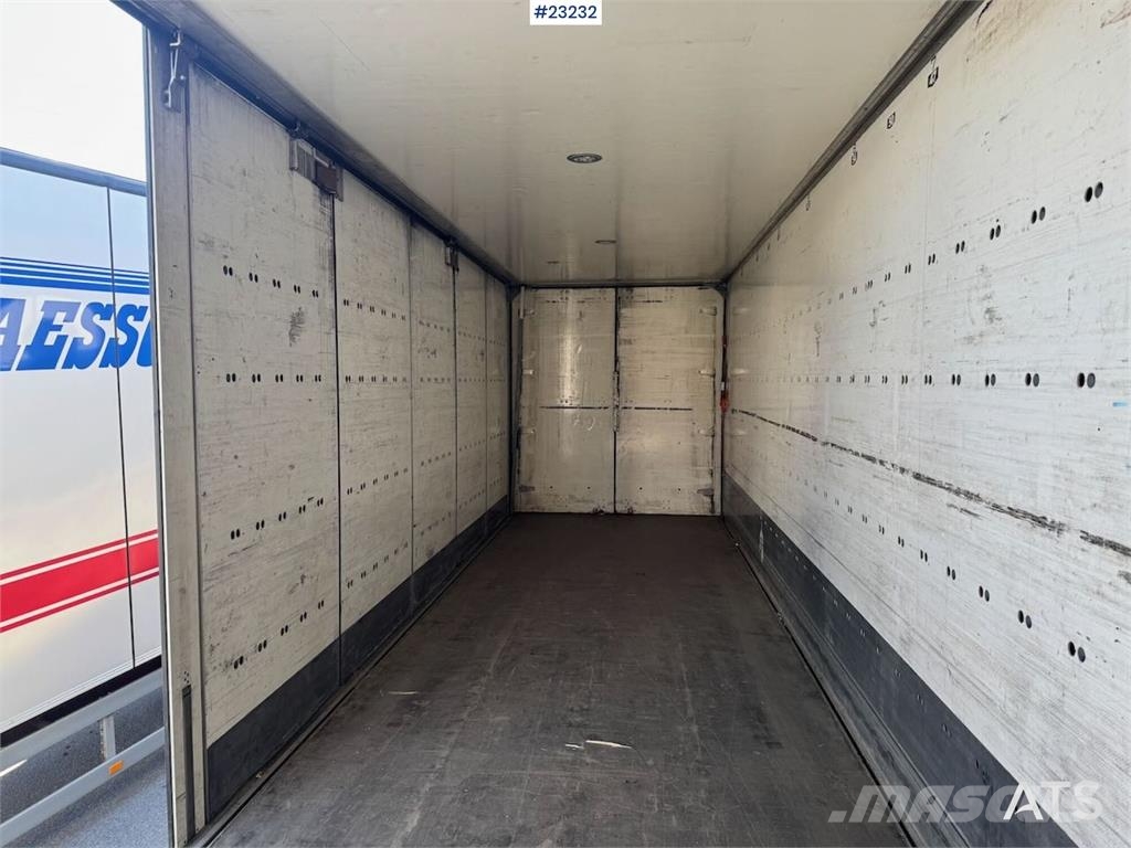 Ekeri box semi-trailer with full side opening and lift نصف مقطورات ذات هيكل صندوقي
