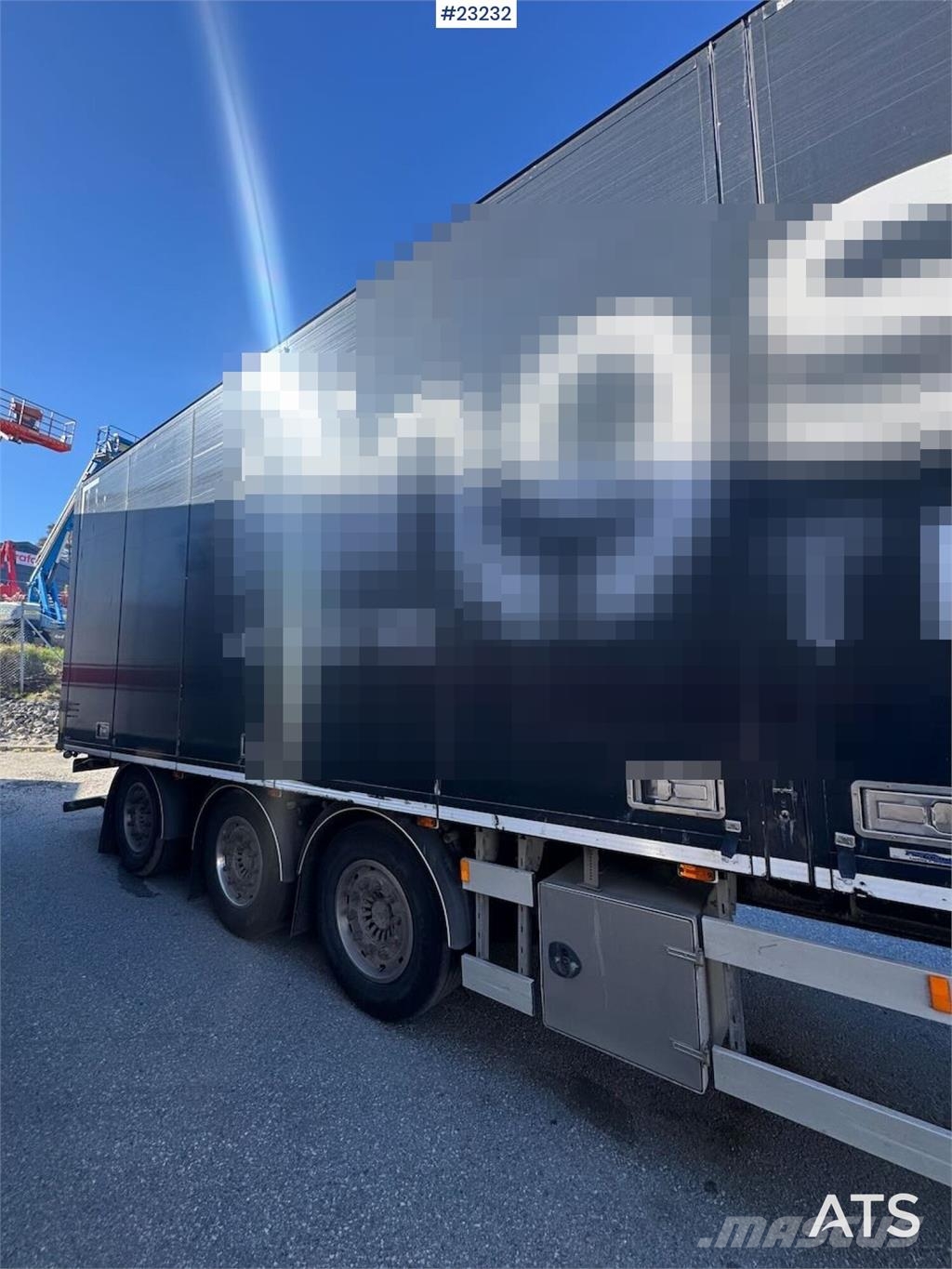 Ekeri box semi-trailer with full side opening and lift نصف مقطورات ذات هيكل صندوقي