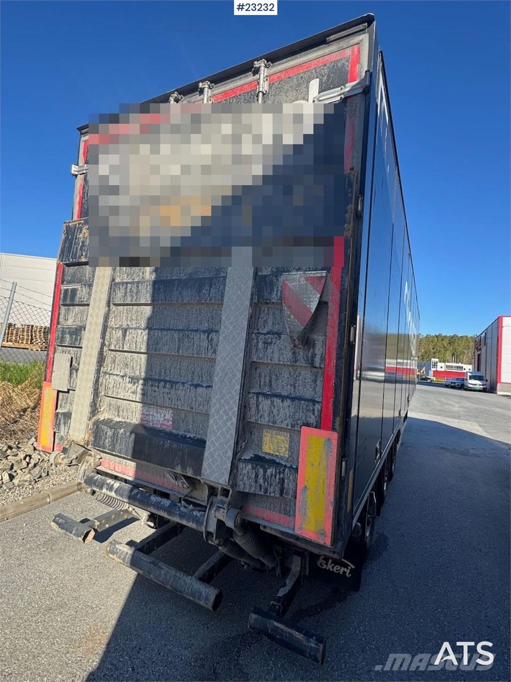 Ekeri box semi-trailer with full side opening and lift نصف مقطورات ذات هيكل صندوقي
