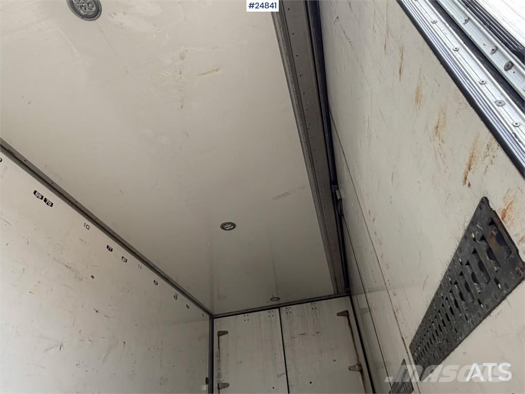 Ekeri Jumbo semi with a new refrigeration unit and full  Remolques de caja de lona