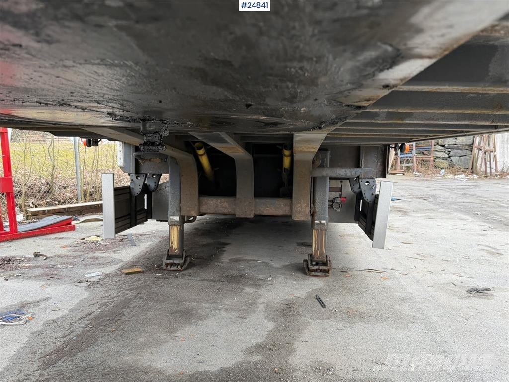 Ekeri Jumbo semi with a new refrigeration unit and full  Remolques de caja de lona