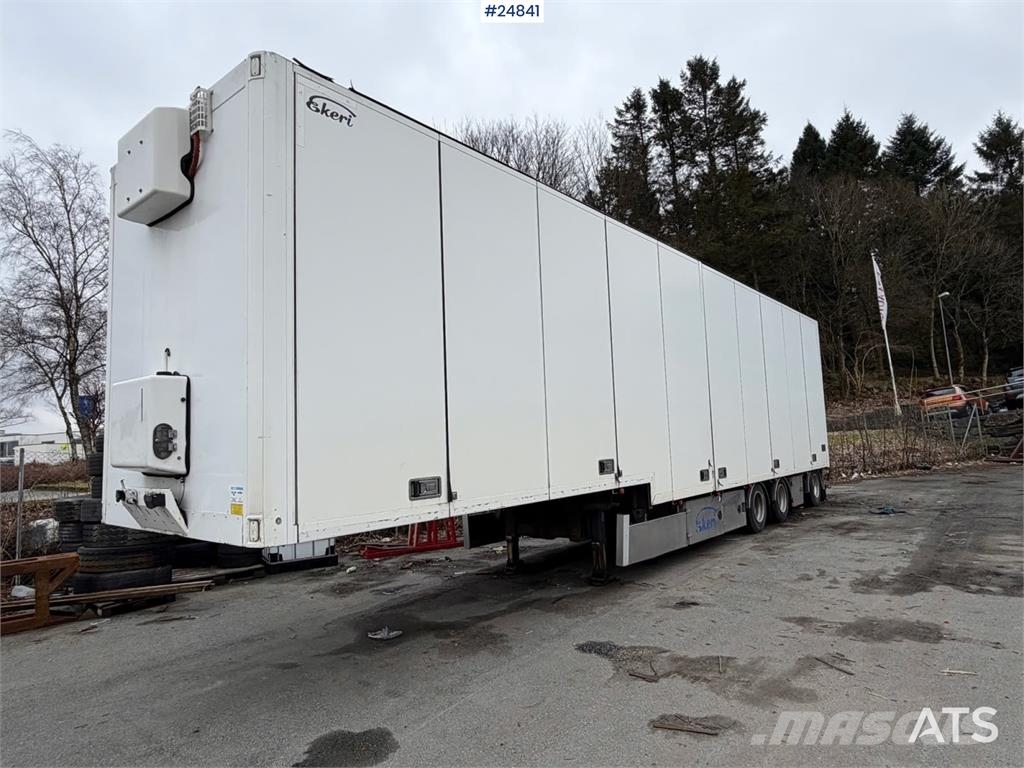 Ekeri Jumbo semi with a new refrigeration unit and full  Remolques de caja de lona