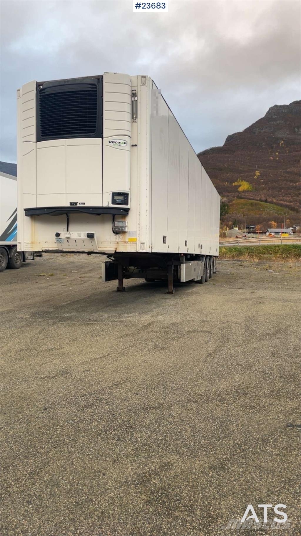 Ekeri T3-K 3 axle closed semi trailer w/ full side openi Tents