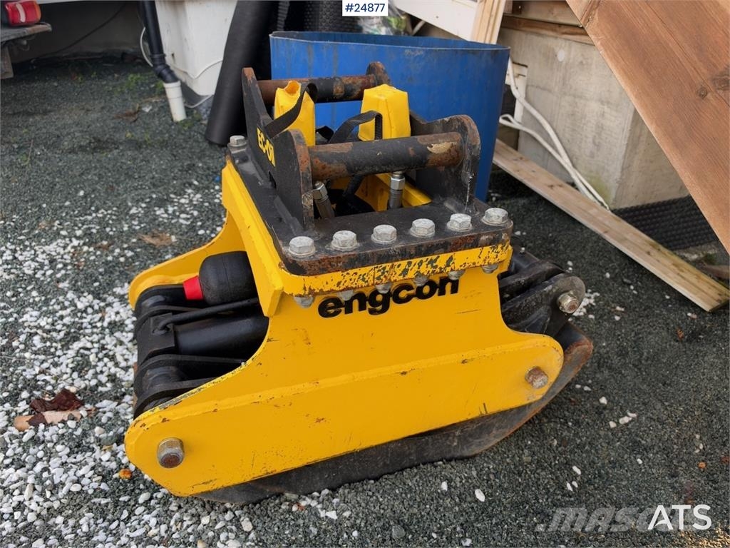 Engcon TG25HD Grapple with S40 hitch. Andre komponenter