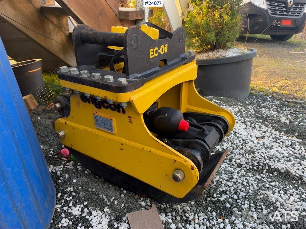 Engcon TG25HD Grapple with S40 hitch. Andre komponenter