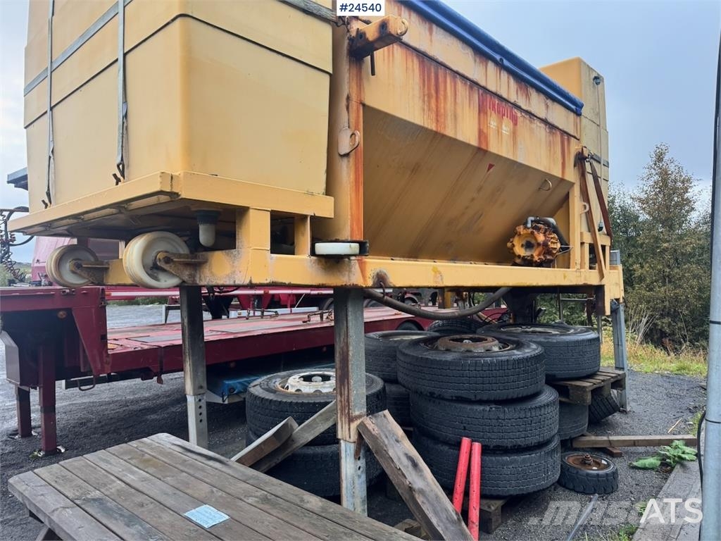 Falköping CLC-427 salt spreader – needs repair Wijngaardspuiten
