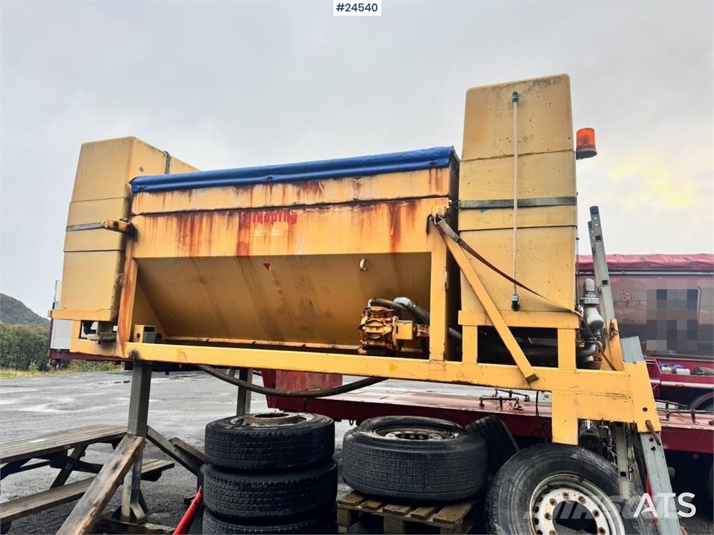 Falköping CLC-427 salt spreader – needs repair Wijngaardspuiten