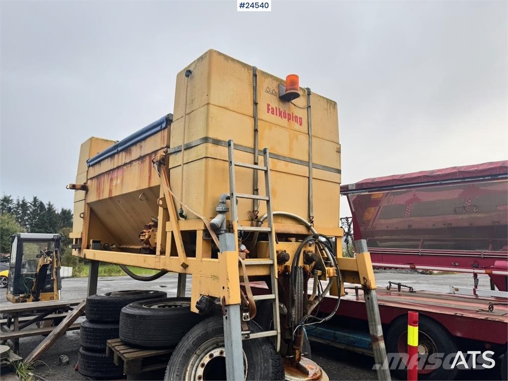Falköping CLC-427 salt spreader – needs repair Wijngaardspuiten