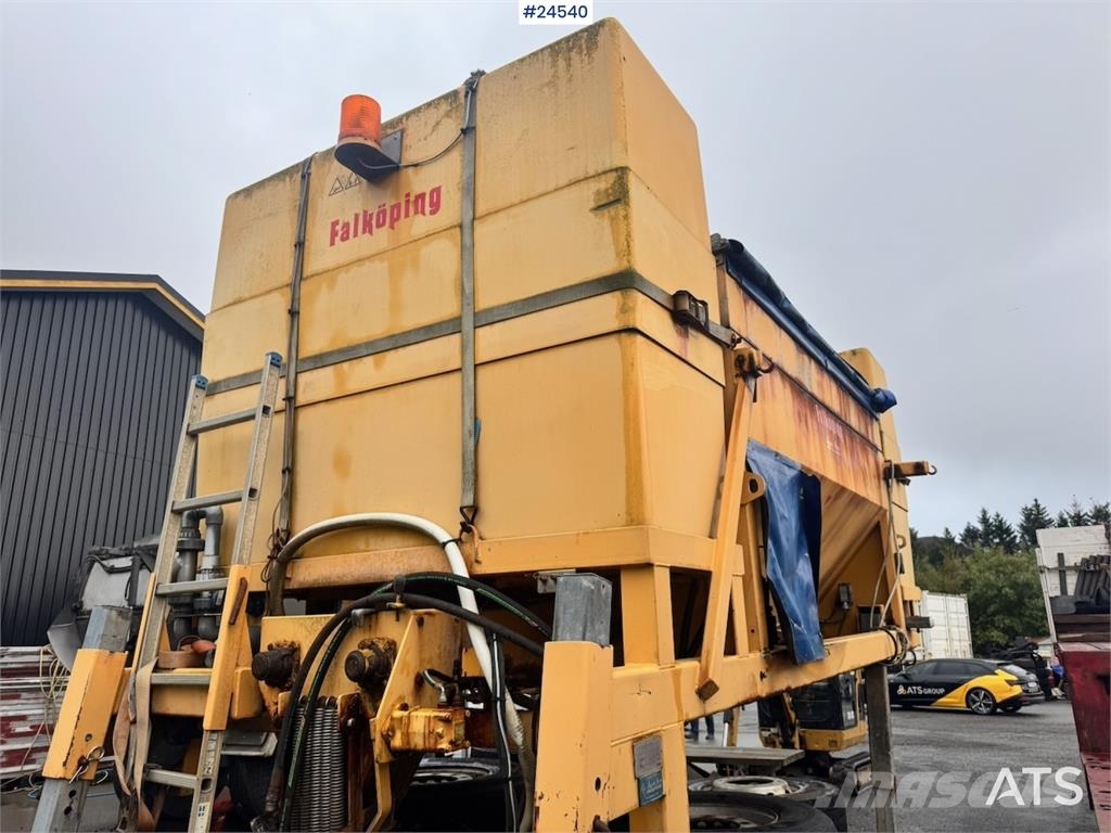 Falköping CLC-427 salt spreader – needs repair Wijngaardspuiten
