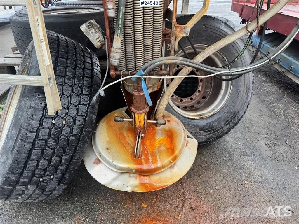 Falköping CLC-427 salt spreader – needs repair Wijngaardspuiten