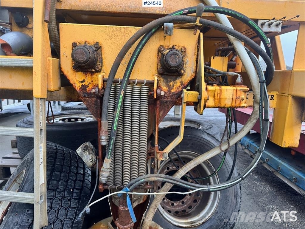 Falköping CLC-427 salt spreader – needs repair Wijngaardspuiten
