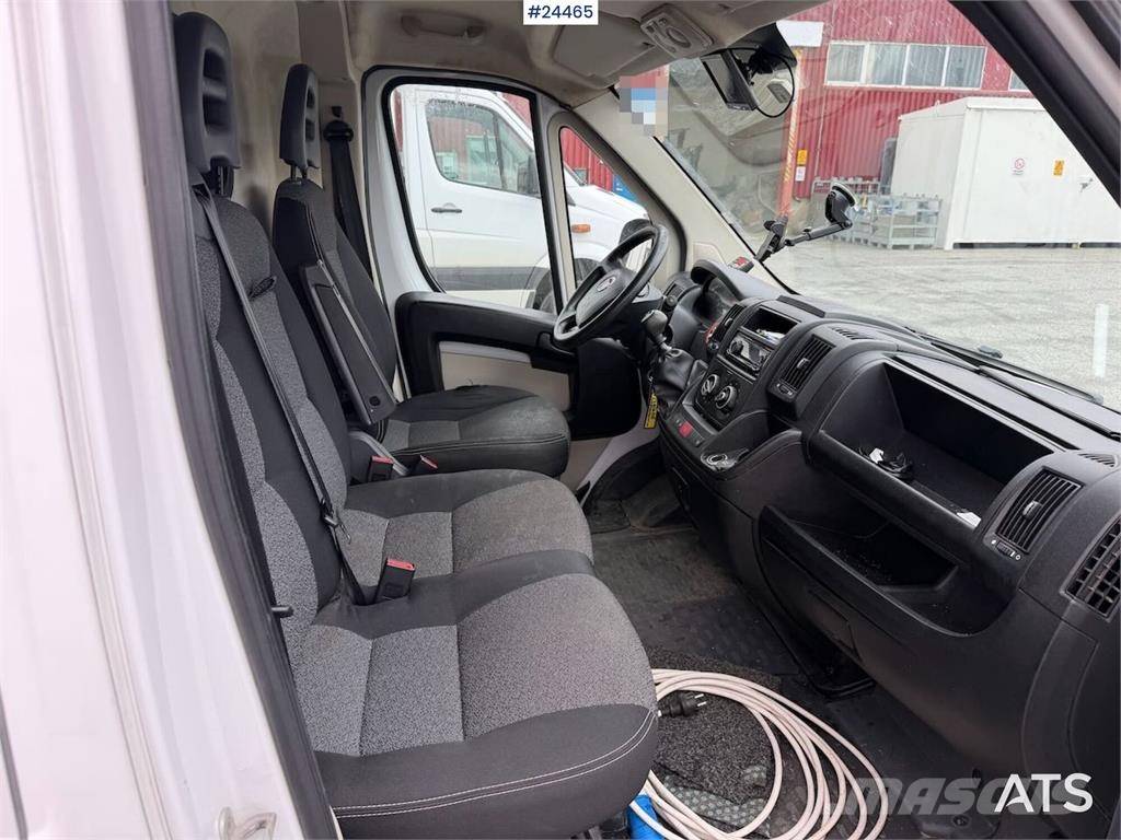 Fiat Ducato 4x2 refrigerated/frozen vehicle with engine شاحنة مقفلة