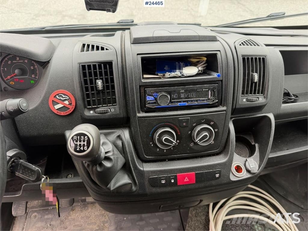 Fiat Ducato 4x2 refrigerated/frozen vehicle with engine شاحنة مقفلة
