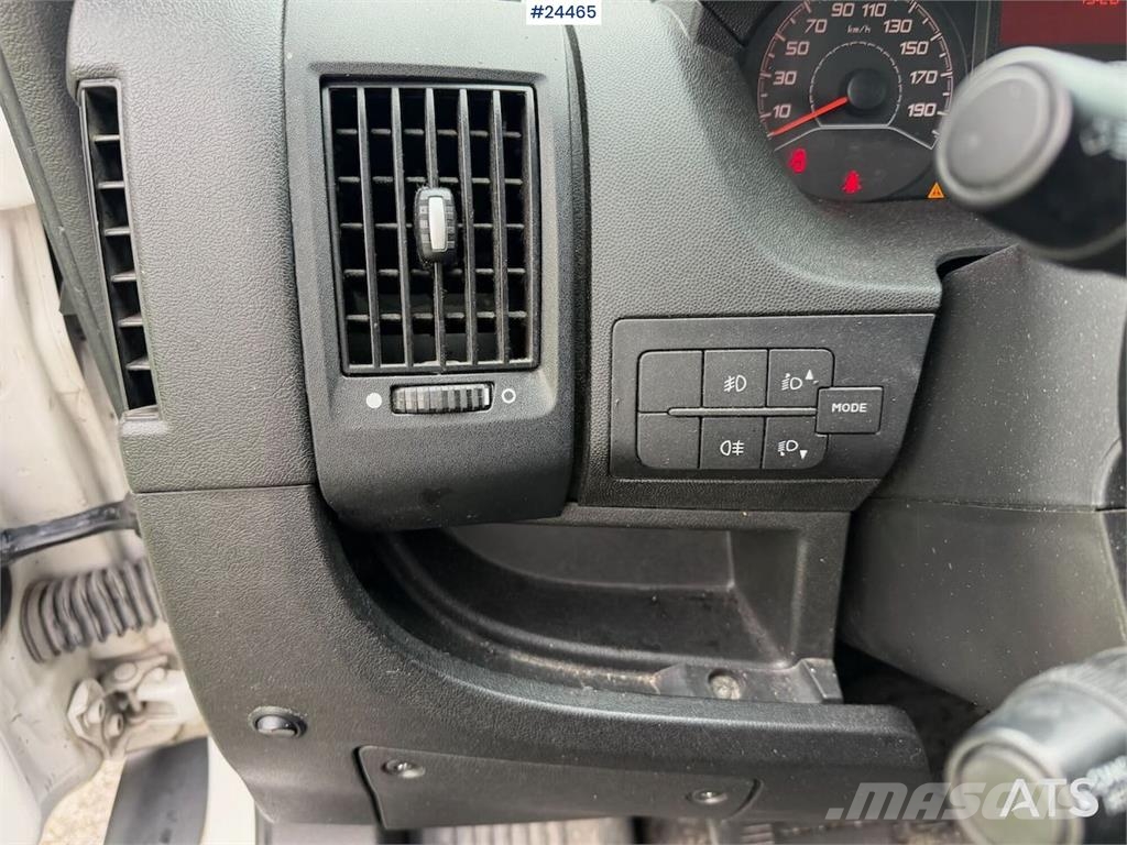 Fiat Ducato 4x2 refrigerated/frozen vehicle with engine شاحنة مقفلة